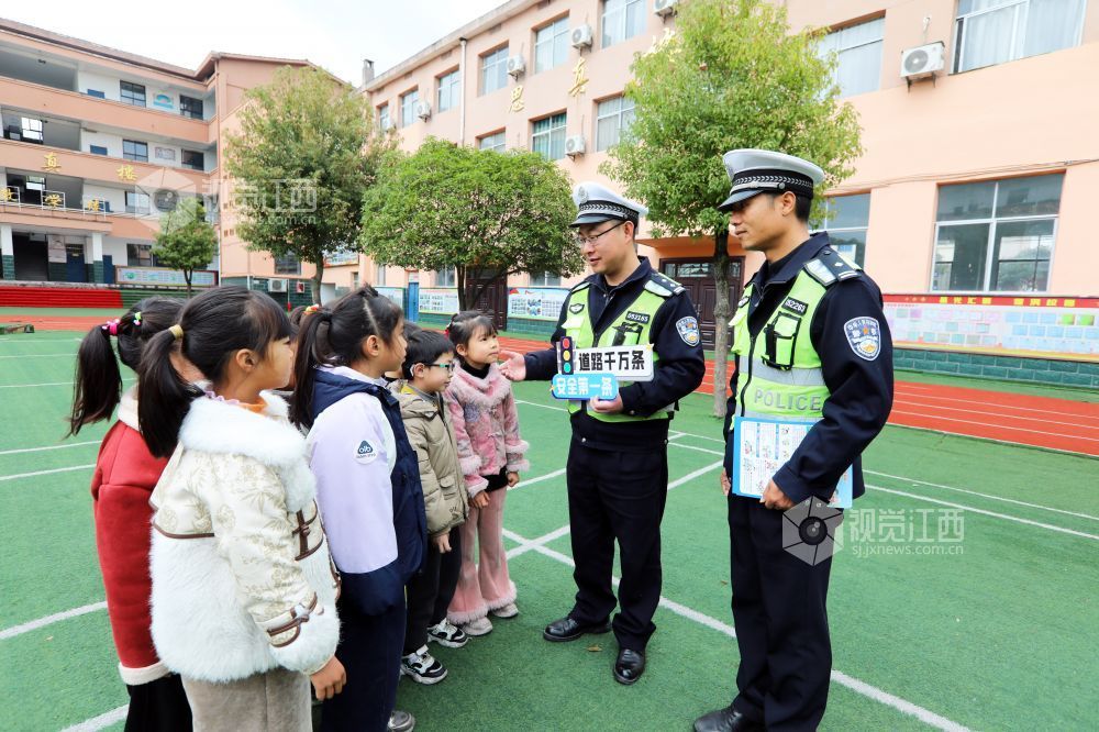 江西分宜：交通安全进校园 上好开学第一课（图）