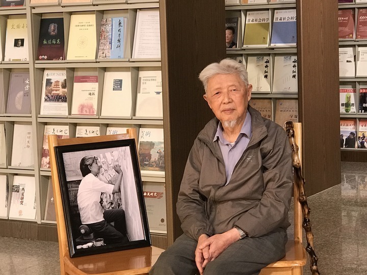 这是2017年8月29日拍摄的孙儒僴(右)与李其琼照片 新华每日电讯记者 张玉洁 摄