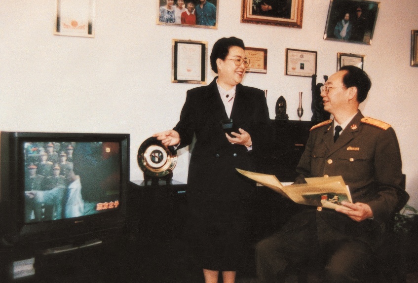 周尔均、邓在军夫妇