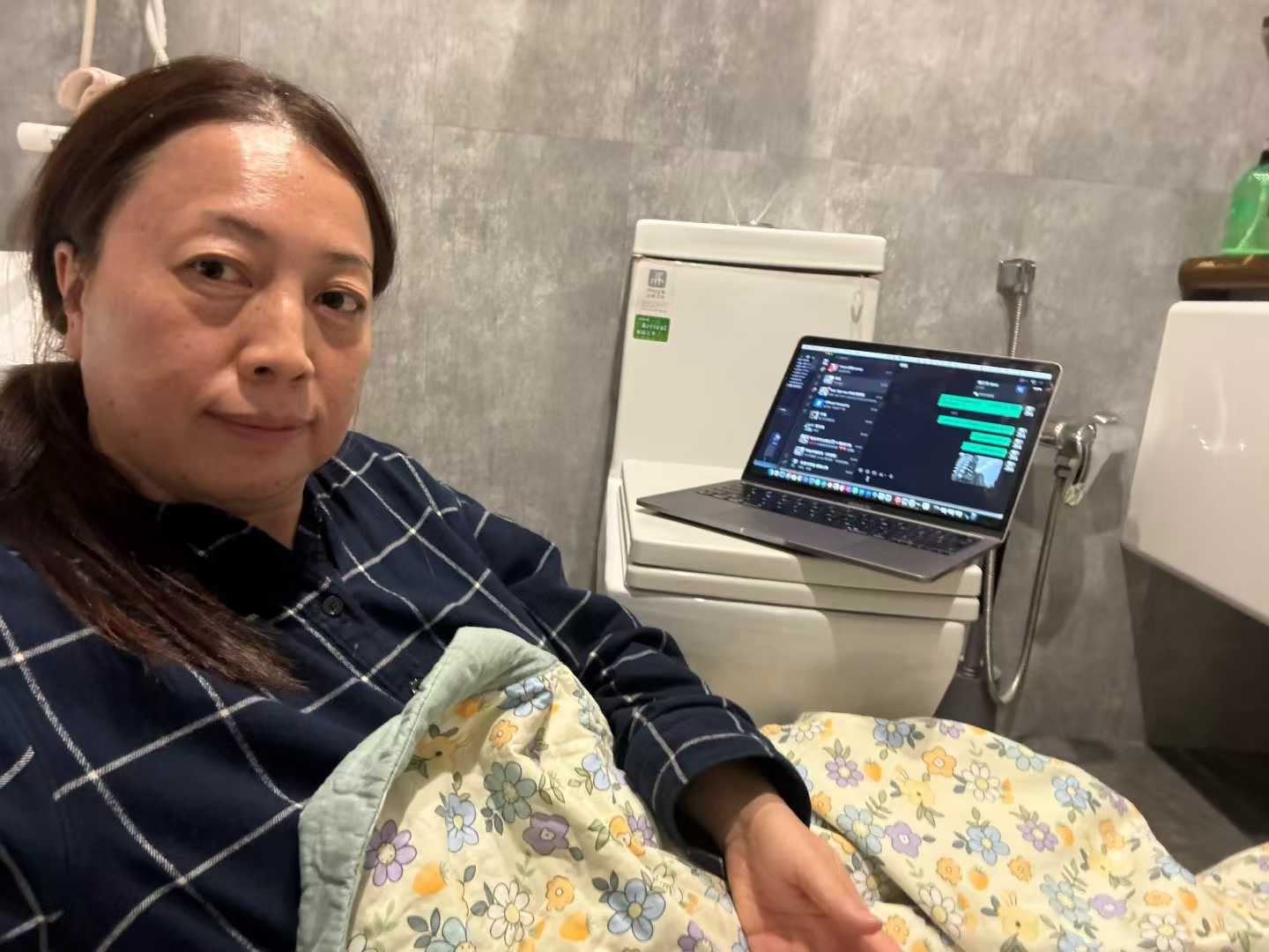 凤凰女记者战地日记丨医院被炸，一个年轻人说着说着就哭了，让人心里发紧