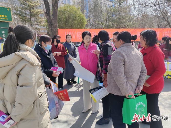庆阳市庆城县妇联向群众宣传讲解HPV疫苗接种知识