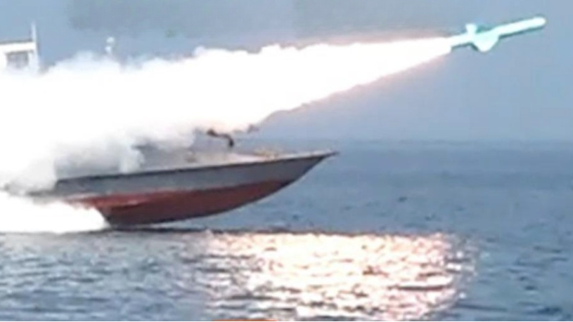 最后的血性！伊朗护卫舰被命中沉没前，发射最后一枚导弹