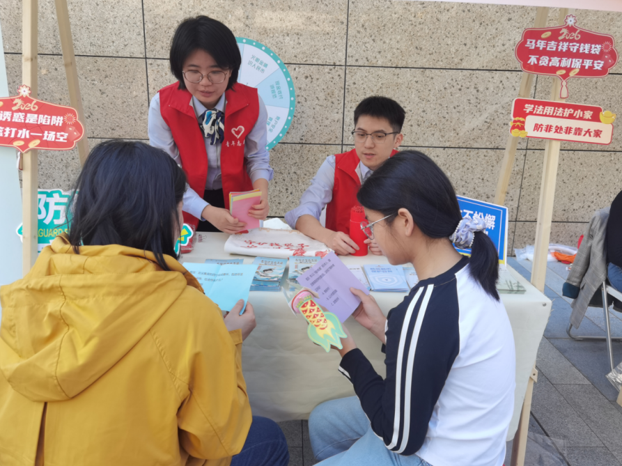 农行深圳中心区支行:春日“青骑”送暖 金融知识进万家