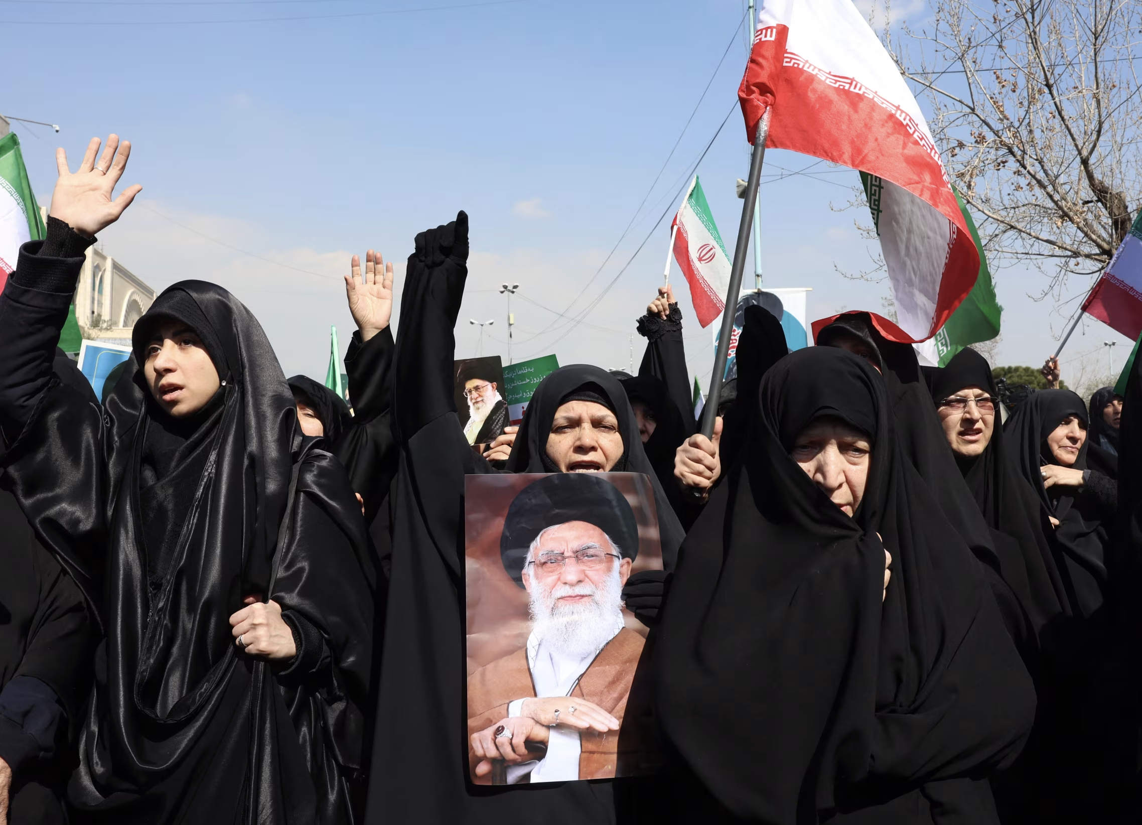 从“未来由你们决定”到“无条件投降”,美媒批特朗普对伊战略不断变化