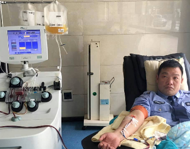  
萍乡这位平凡英雄献血总量6.4万毫升 挽救数十条生命