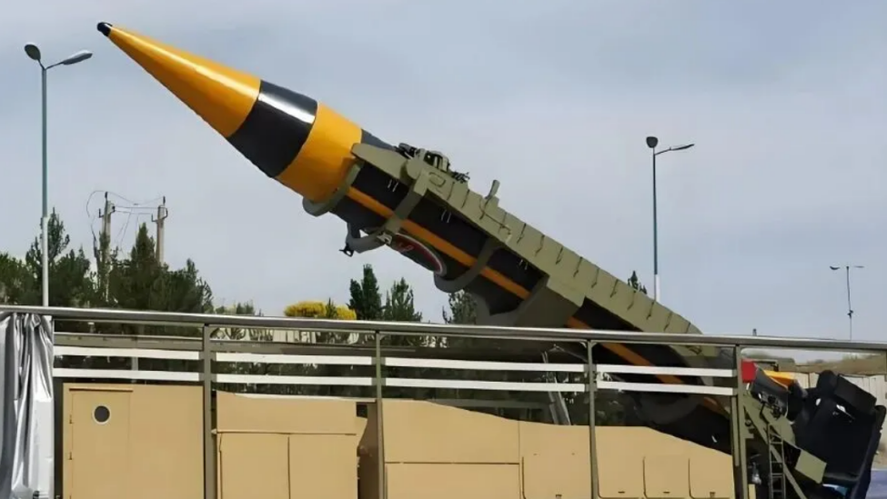 伊朗伊斯兰革命卫队5日发布公告说，当天发射携带1吨重弹头的“霍拉姆沙赫尔-4”超重型导弹股票配资股票配资公司，打击以色列特拉维夫市中心、本-古里安机场以及该机场的以空军基地。