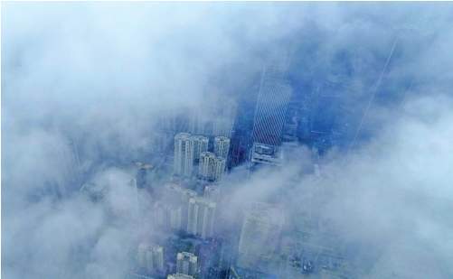 晨雾漫卷时 泉城入画来