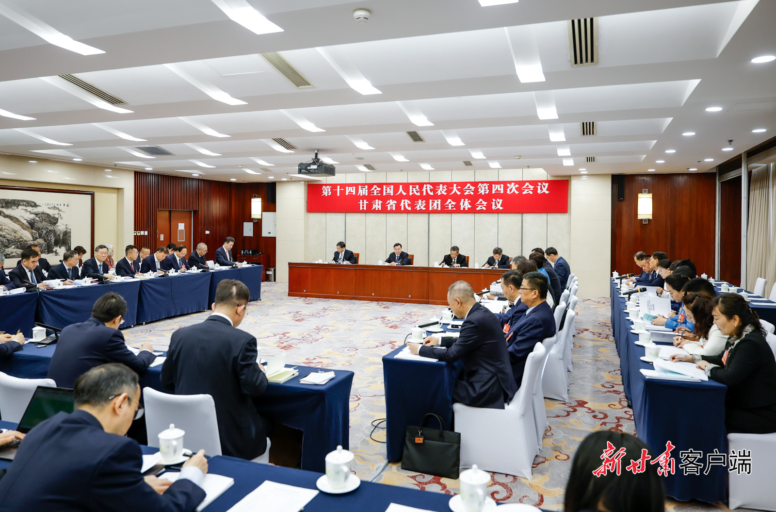 3月6日,十四届全国人大四次会议甘肃代表团在驻地举行全体会议,继续审议政府工作报告、审查“十五五”规划纲要草案。新甘肃·甘肃日报记者 孟捷