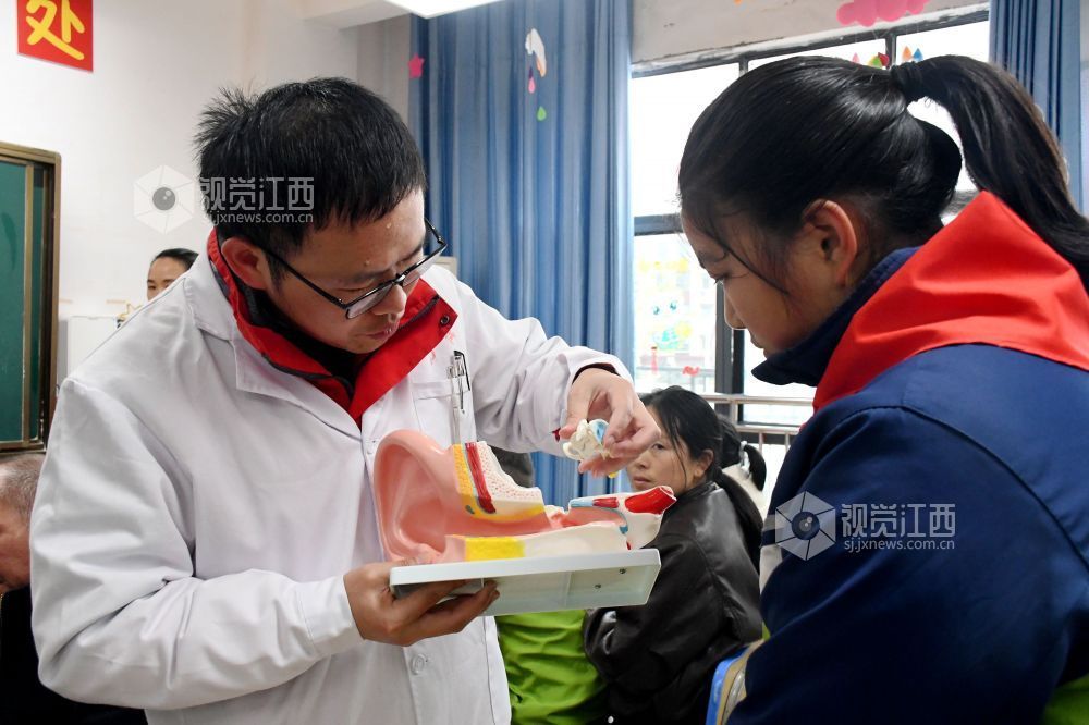 江西南丰:“爱耳日”宣传进校园(图)