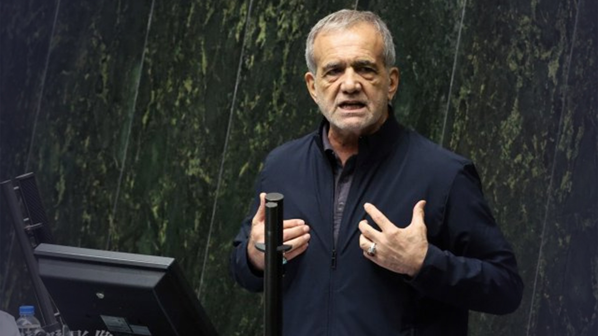 伊朗总统：尊重邻国主权，美国和以色列的军事攻击使我们别无选择，只能自卫