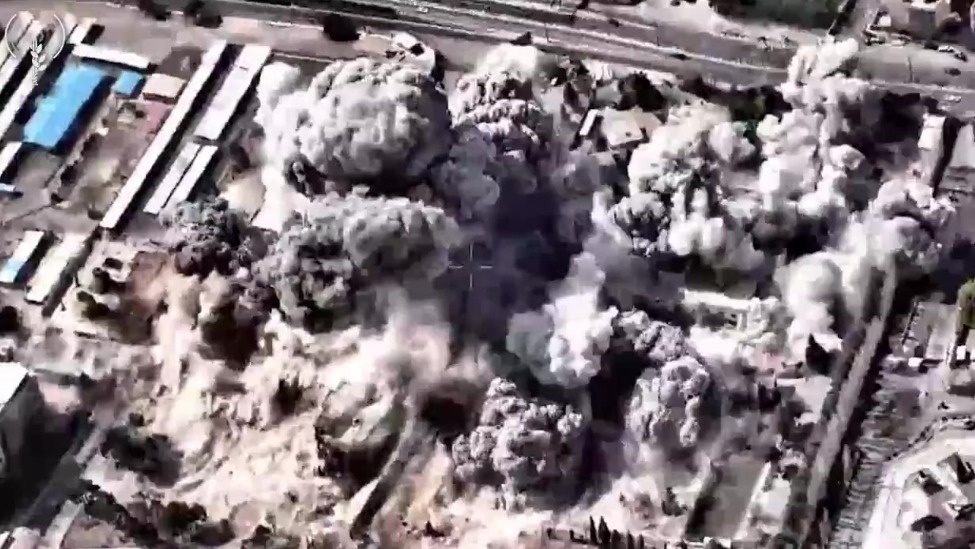 以空军公布轰炸伊朗首都高清视频