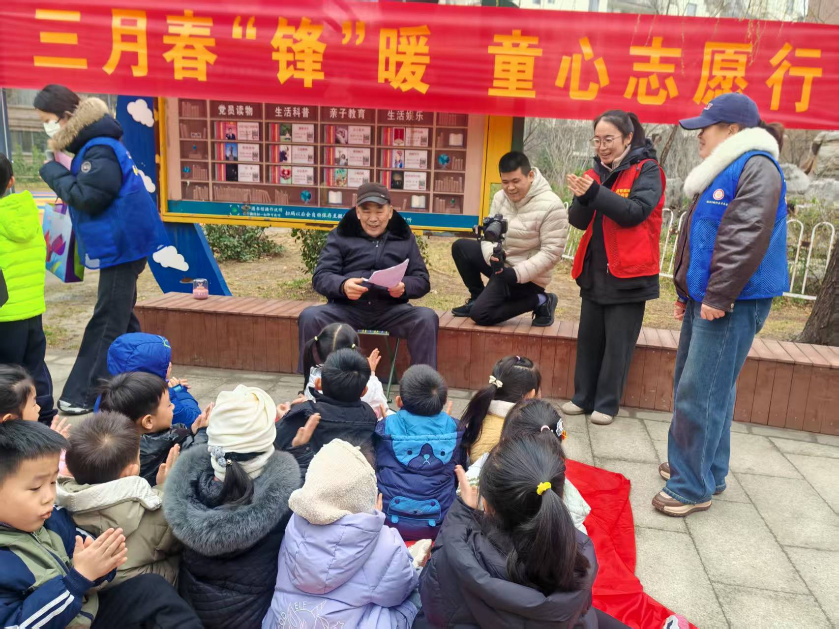 大手拉小手 共同学雷锋丨淄博经开区傅家镇盛世康城社区开展学雷锋志愿活动