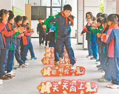 南昌：跨栏启航 迎接新学期