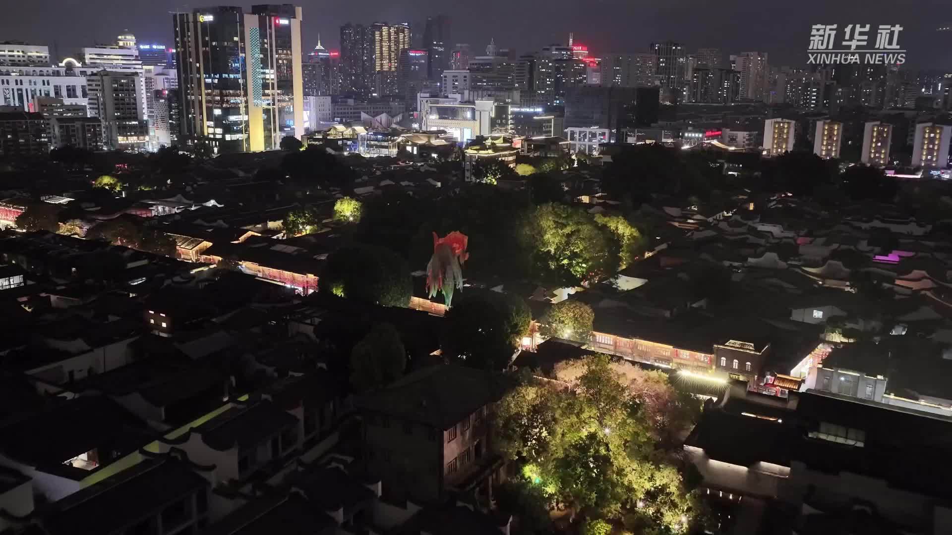 福建福州：“福鱼”游进三坊七巷