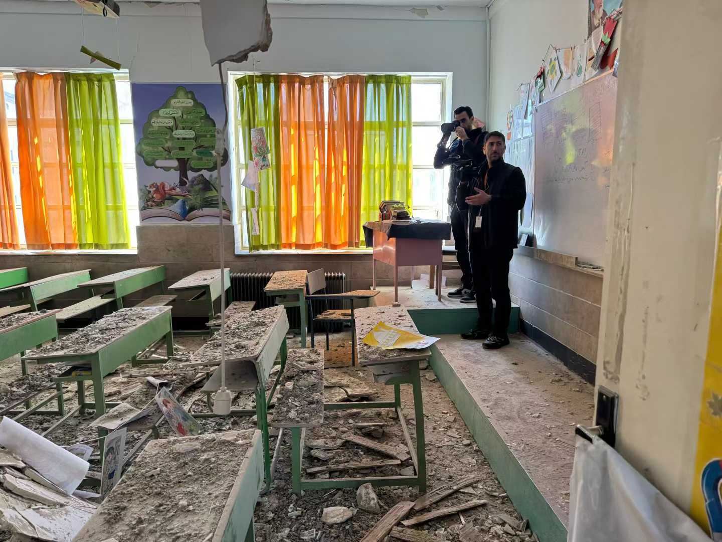 凤凰女记者战地日记丨德黑兰的春天已来，可空气里满是硝烟和烧焦的味道