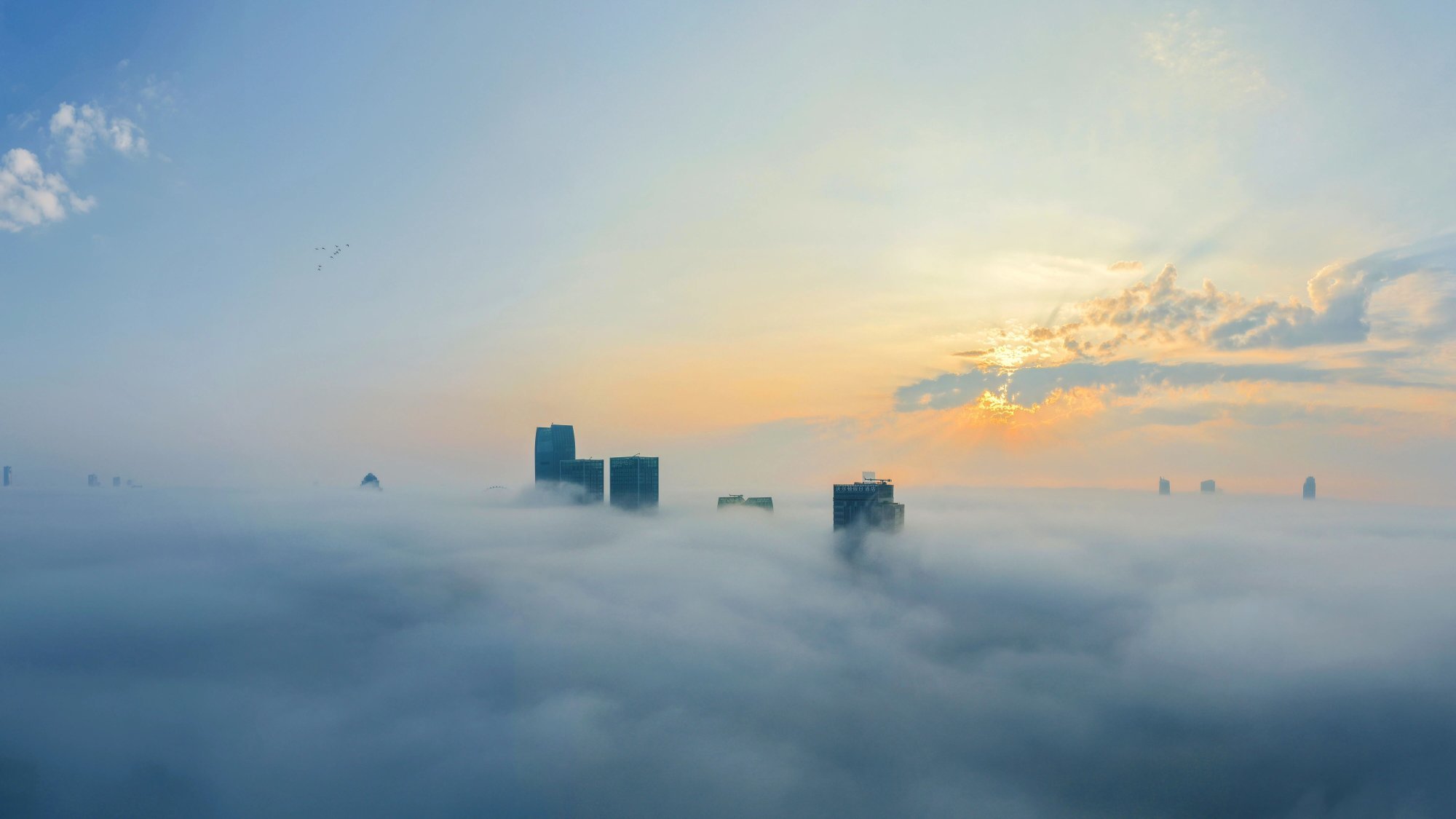 南昌：云端破晓（图）