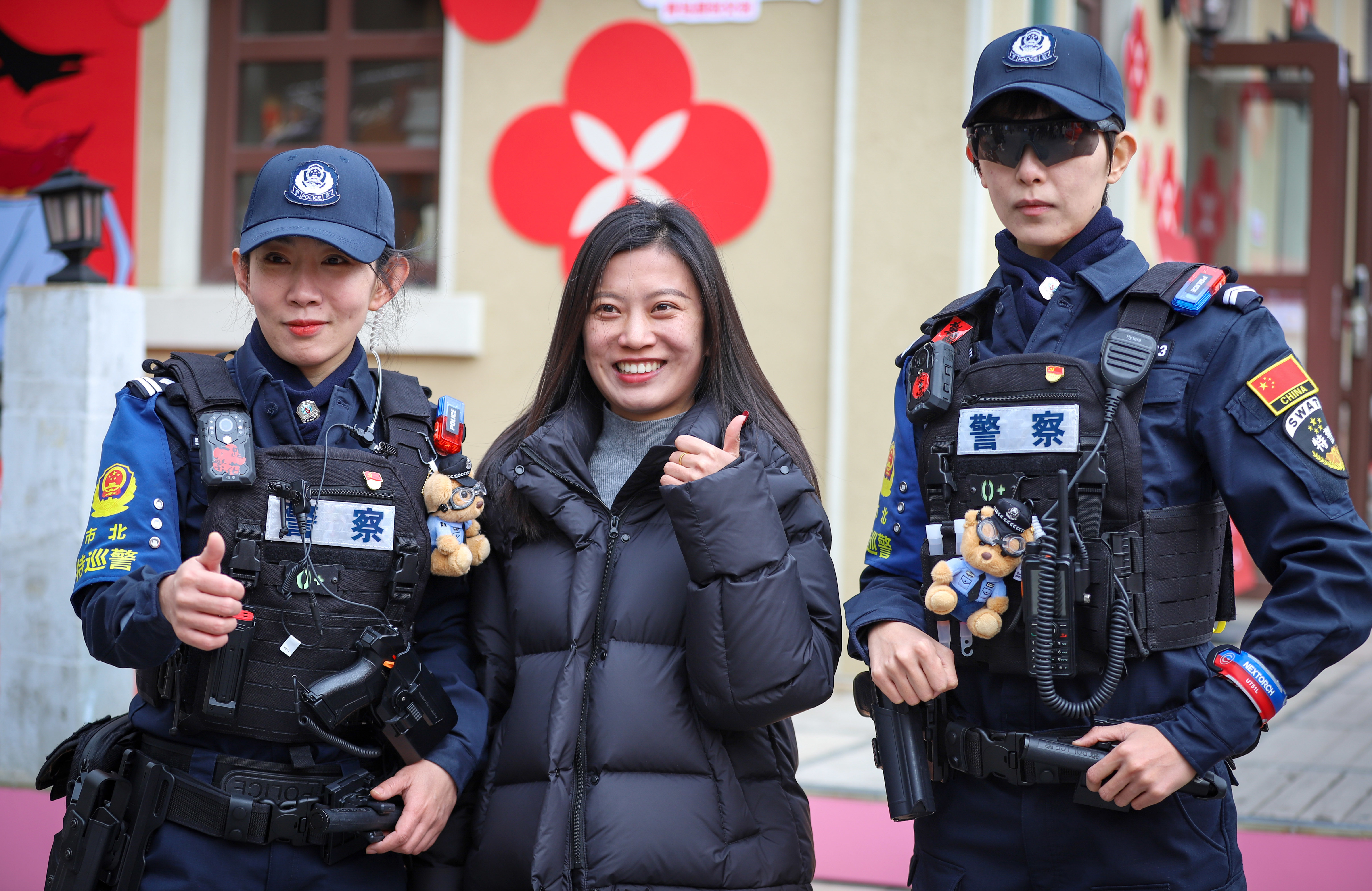 青鸾特巡队：铿锵玫瑰绽芳华 巾帼警色护平安