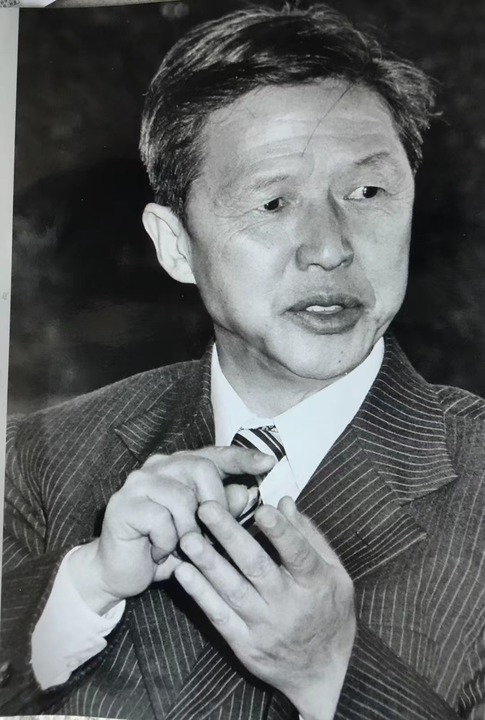 孙儒僴赴日本考察时的照片(资料照片) 受访者供图