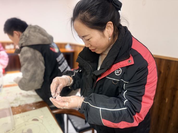 天上伴月圆 人间情更浓——镇海各社区多彩活动庆元宵