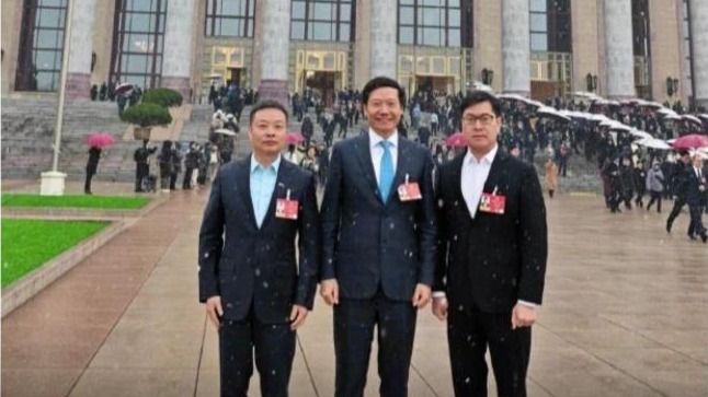 雷军秒变热门打卡点 合完你的合你的