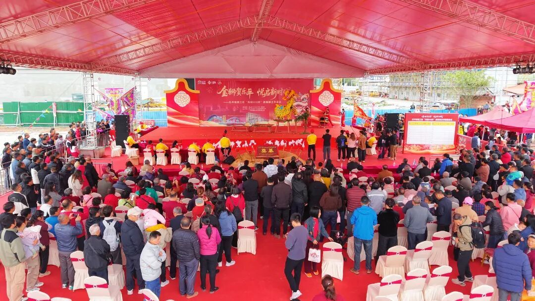 乐平镇第三届“鸿楷H16杯”新春狮王争霸赛现场醒狮腾跃、锣鼓喧天，吸引众多市民群众