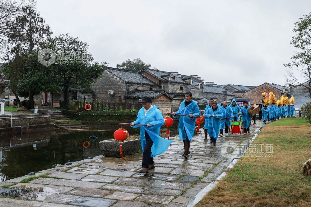 2026年3月1日，江西省吉安市青原区渼陂古村举办灯庆活动，现场锣鼓喧天，欢声阵阵。