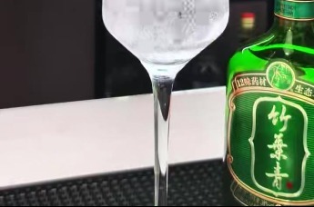 竹叶青酒引领行业发展