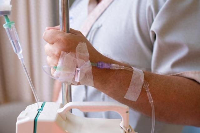 一生病就输液，害了太多中国人！医生警告：这些不良反应不能无视