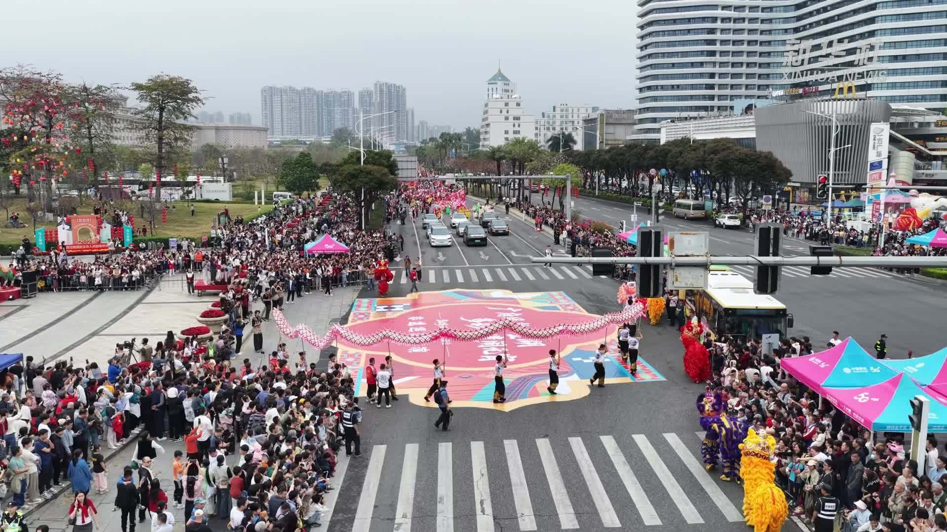 广东肇庆举行广府文化庙会非遗巡游活动