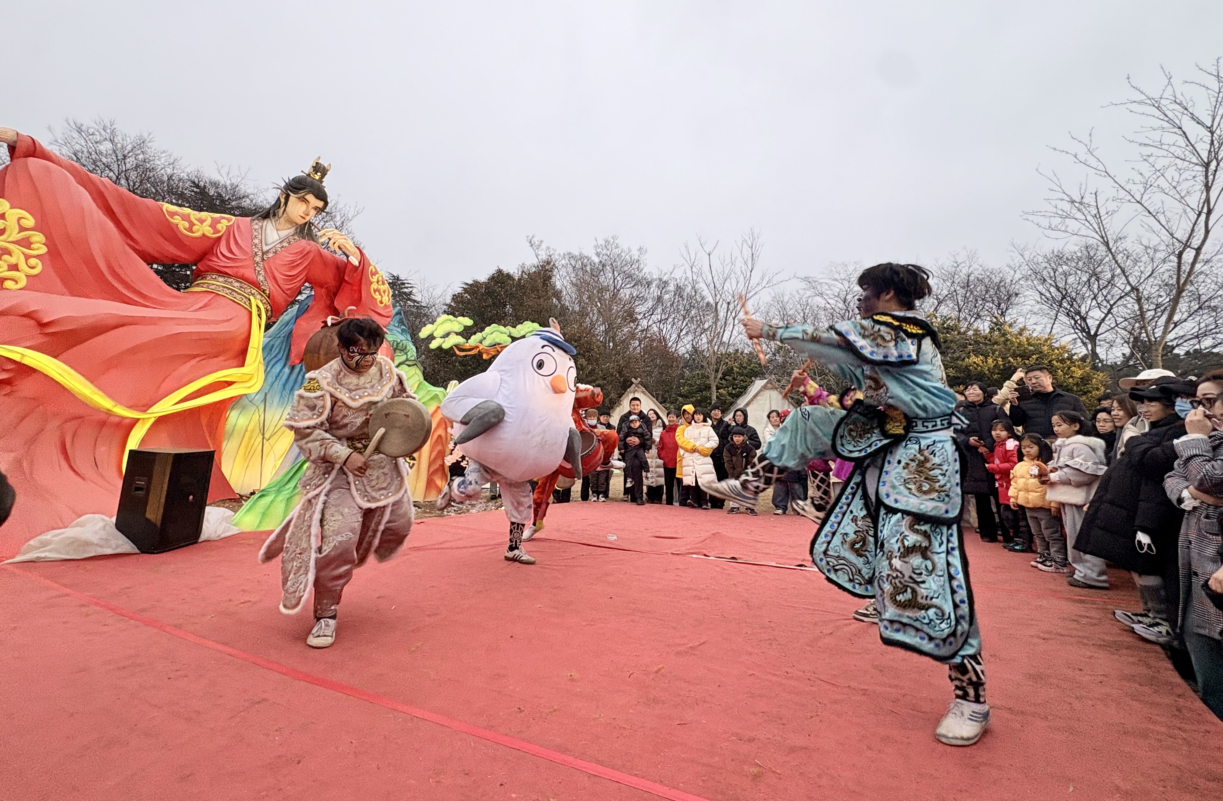 “鸥”式英歌舞闹元宵 “海鸥季”让淡季变旺季