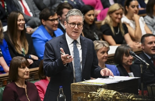 英首相：不相信空袭就能导致伊朗政权更迭