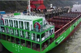 探访全球最大纯电动海船“宁远电鹏”号：江西“智造”如何零碳远航？