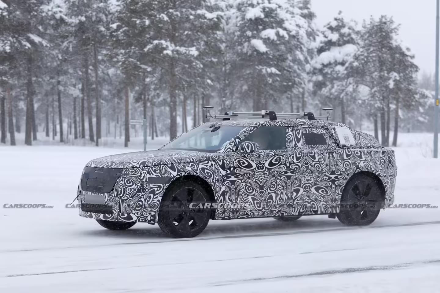 纯电版路虎揽胜星脉SUV路测图曝光:低趴车身、隐藏式门把手