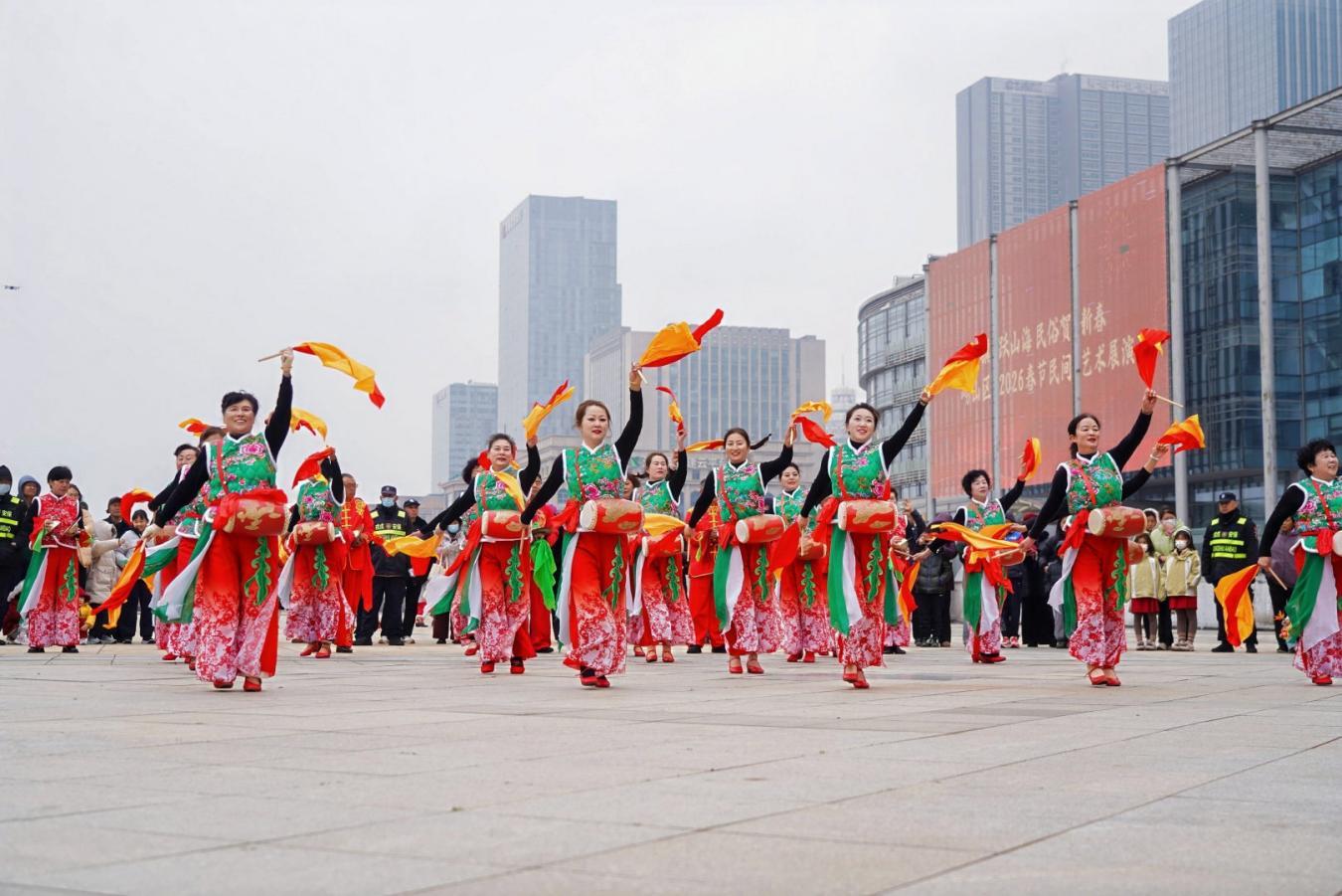 骐骥跃山海 文脉贺新春——崂山区2026春节民间文艺展演奏响新时代奋进乐章