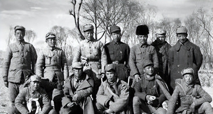 抗战时期,延安电影团合影。八路军武汉办事处旧址纪念馆 供图