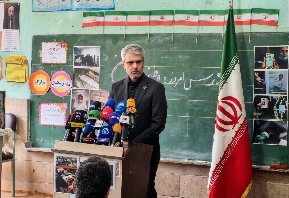 伊朗在遇袭小学召开发布会,谴责美以暴行