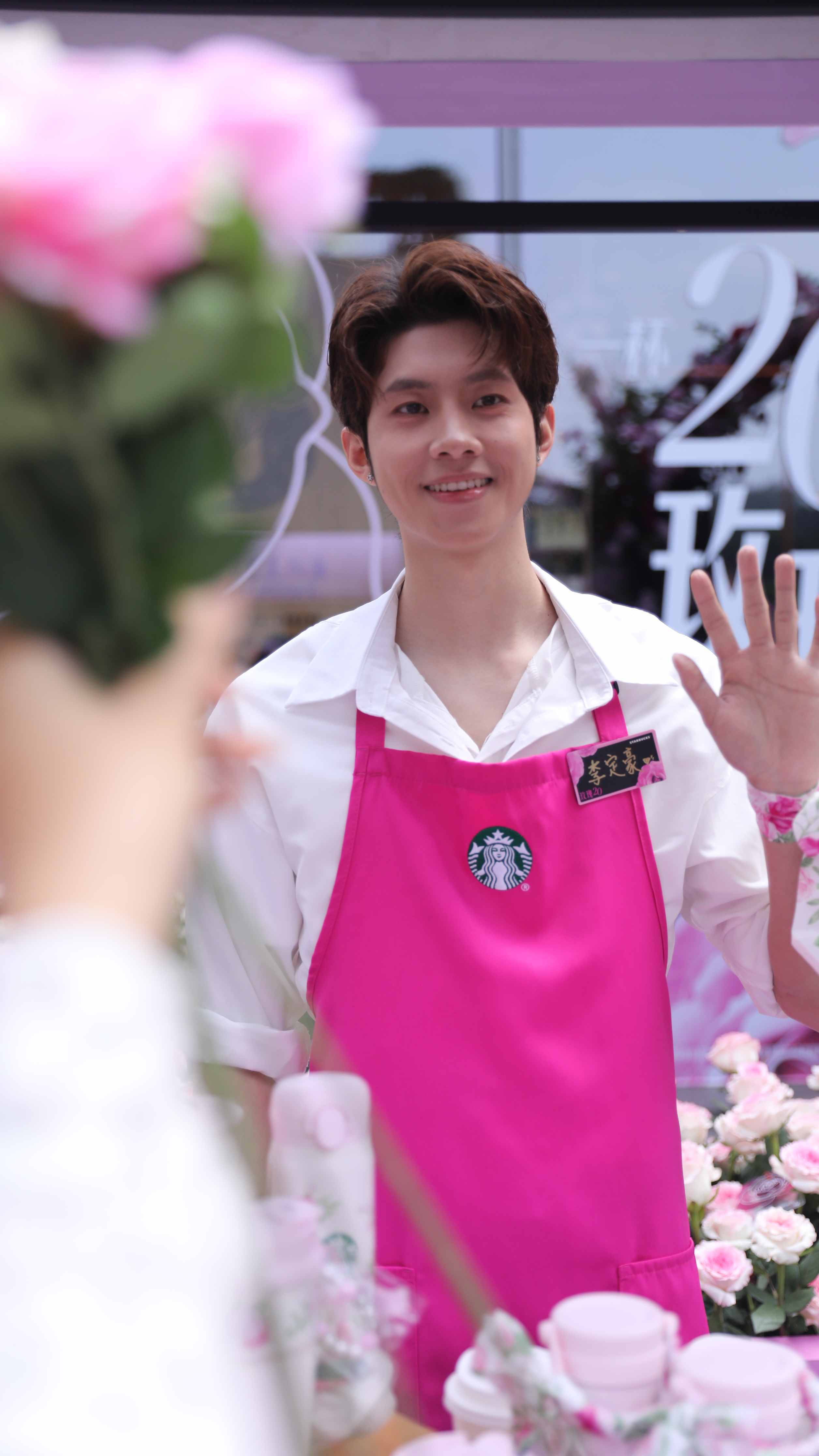 政企搭台共筑“玫瑰之约”，福田区为甜蜜经济注入首店首发新势能