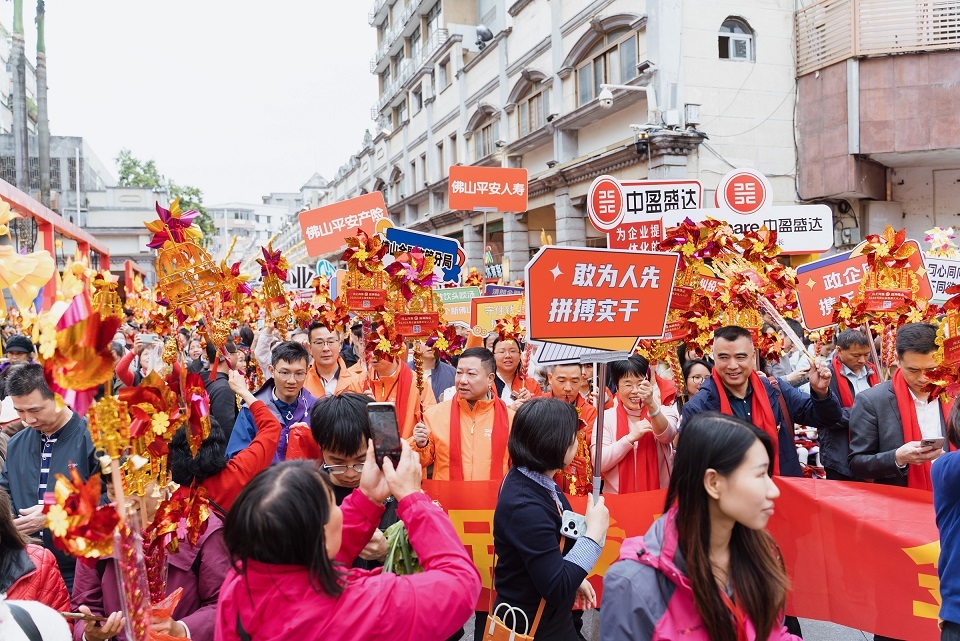 平安产险佛山分公司:开展“3·15”金融教育宣传活动之“行通济·守权益”民俗巡游活动