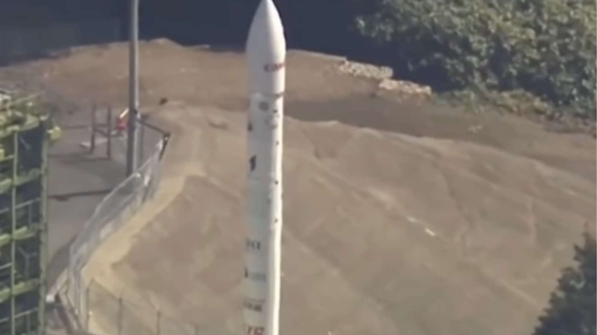 你到底在燃什么？日本商业航天固体火箭发射三连败，记者赞美声未落，飞行直接中断