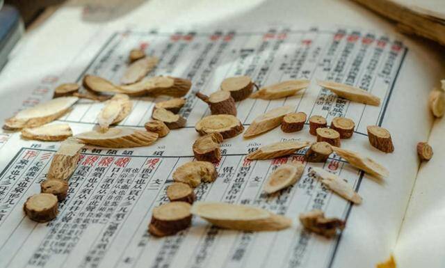 中医治疗癌症靠谱吗?院士直言:中药不能根治癌症前三配资平台,咱不能吹牛!