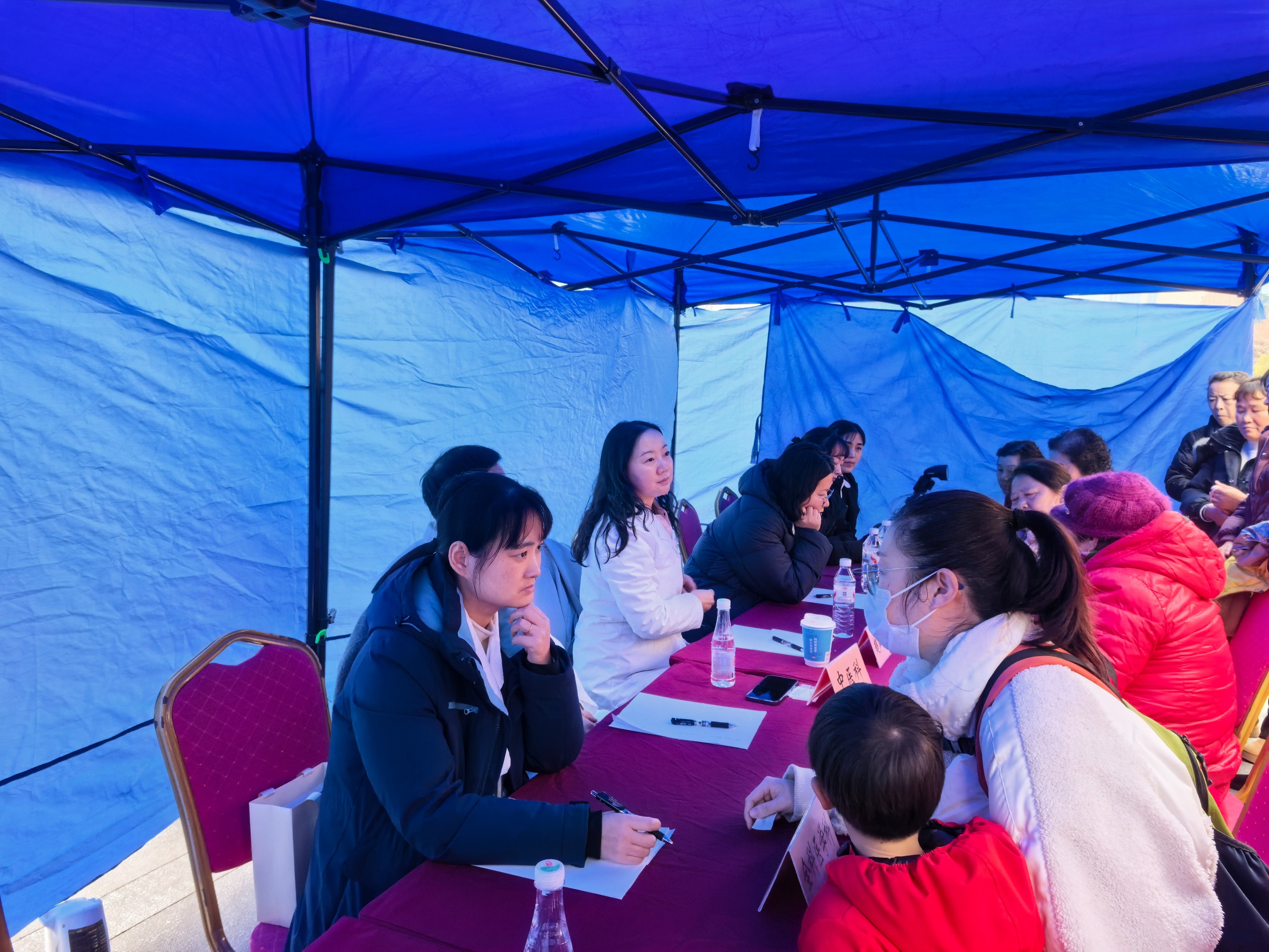 ��¥ҽԺҽ����Ա���ΪȺ���ṩ������ѯ�����Ʒ����Ͼ��ձ�/�Ͻ�ɽ���ż��� �ﾴ����