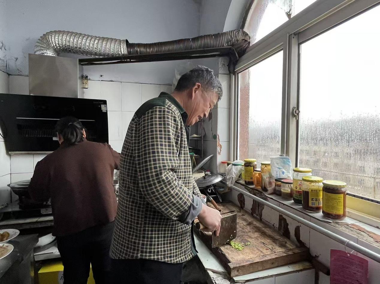 身边的她丨钢铁与诗：一位矿山女工的30年精神自白