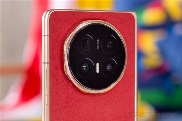 荣耀Magic V6真机图赏：全球最轻薄大折叠 老外被震撼到了