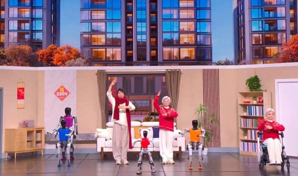 松延动力的机器人与演员蔡明、王天放在马年春晚上表演节目