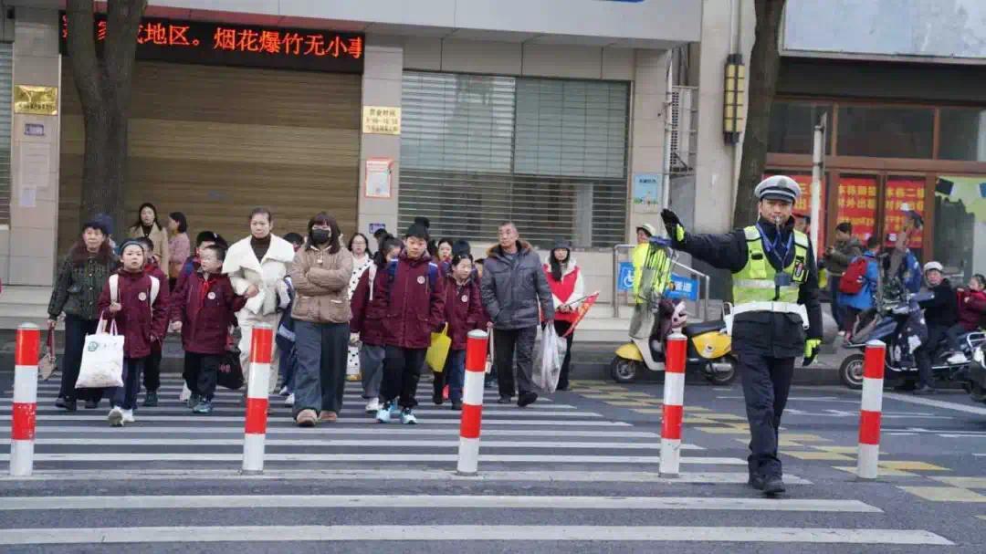 交警3.jpg