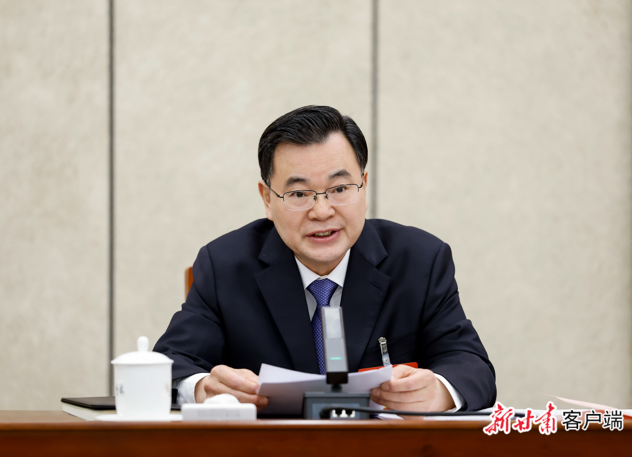 3月5日下午,全国人大代表、省委书记、省人大常委会主任胡昌升在甘肃代表团审议李强总理所作的政府工作报告。新甘肃·甘肃日报记者 孟捷