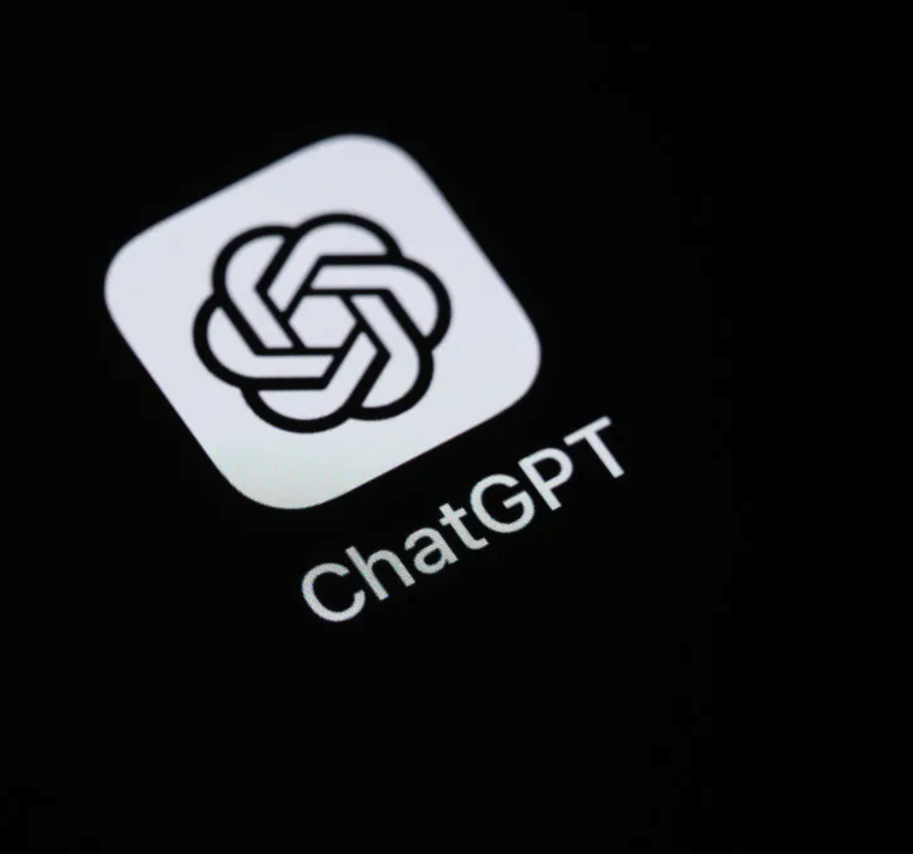 OpenAI与美军方合作惹众怒:ChatGPT卸载量大增295% 一星评价暴涨775%