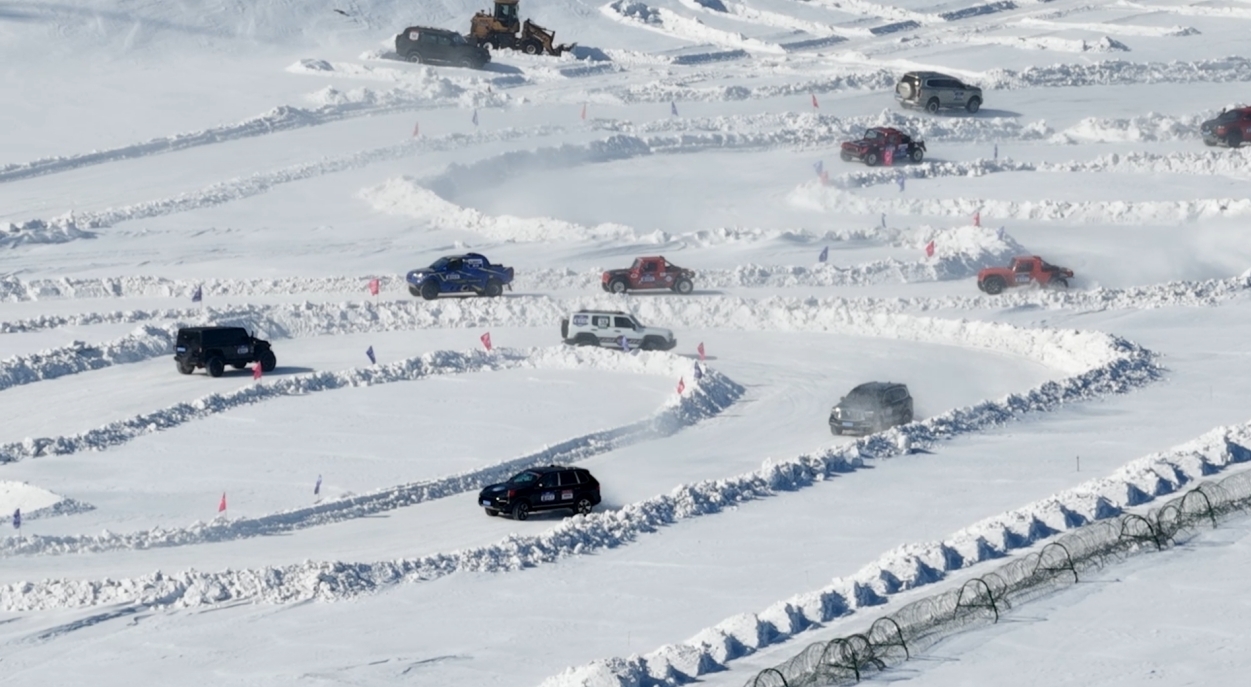 赛车现场航拍图