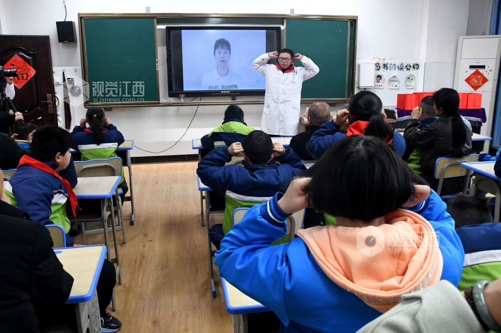 江西南丰:“爱耳日”宣传进校园(图)