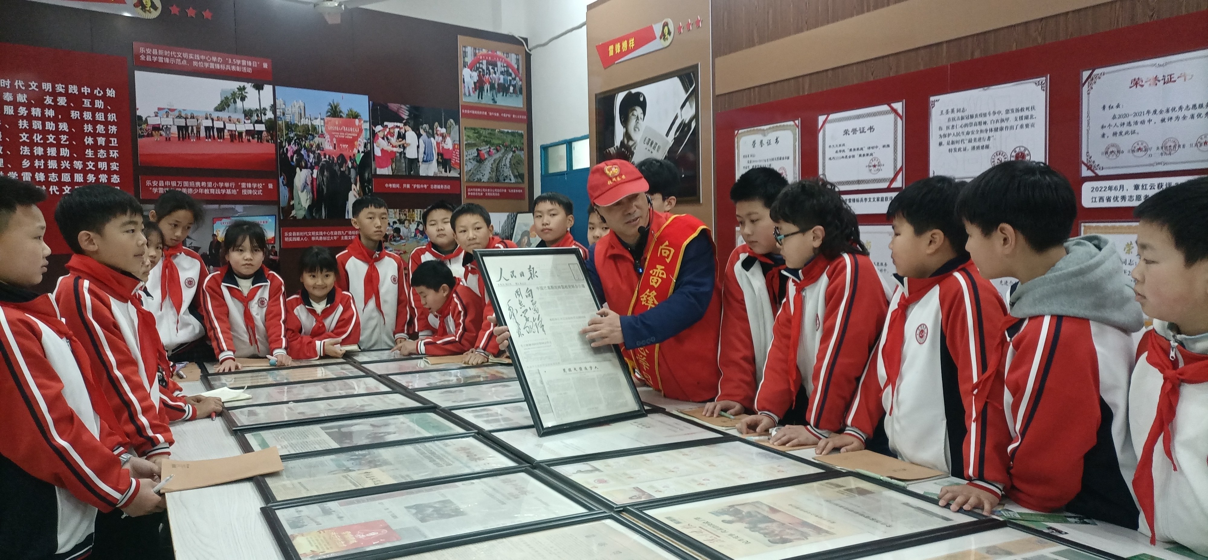 “学习雷锋好榜样”歌声响起,乐安这场活动让人动容